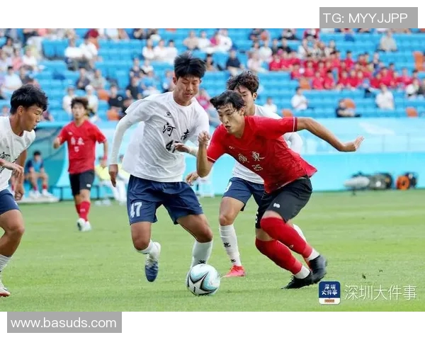 深圳足球队整体压制战术解析与应用探讨